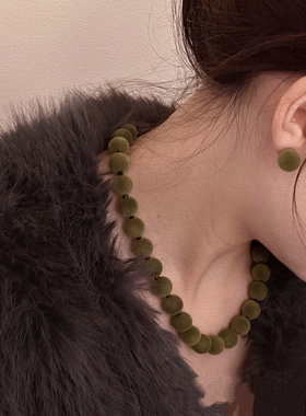 手工串珠植绒球球项链耳钉女气质时髦复古秋冬温柔配饰饰品耳钉