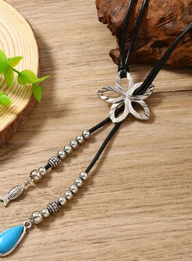 Rero Luxury wih a ouch of elegance Suble design sense Flower