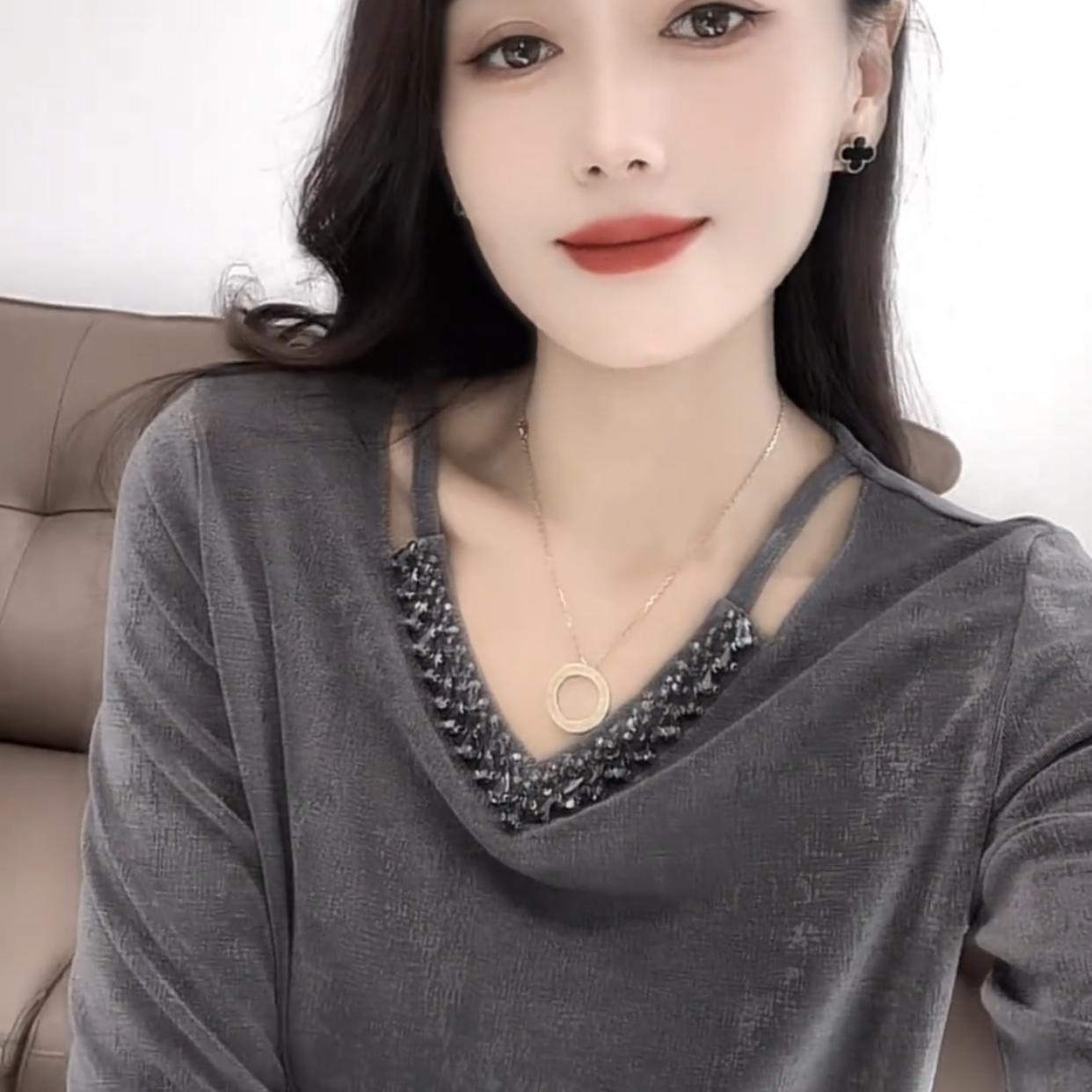 设计感镶钻V领镂空露肩打底衫女2025春装新款长袖t恤独特别致上衣 - 图3