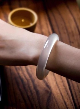 冰透白月光玉髓手镯透水透种显白