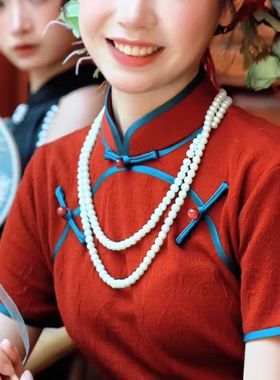 拍照摄影旗袍叠戴珍珠项链女