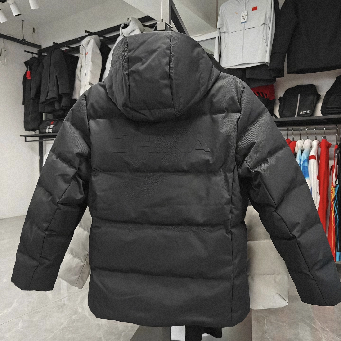 361度2025新款赞助中国国家队可拆帽短羽绒服冬训外套ZB1150301 - 图2