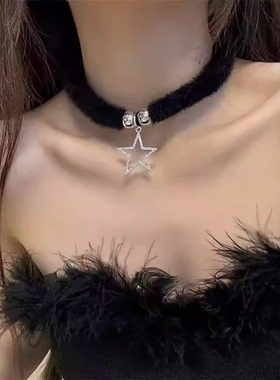 黑色毛绒星星吊坠项圈女