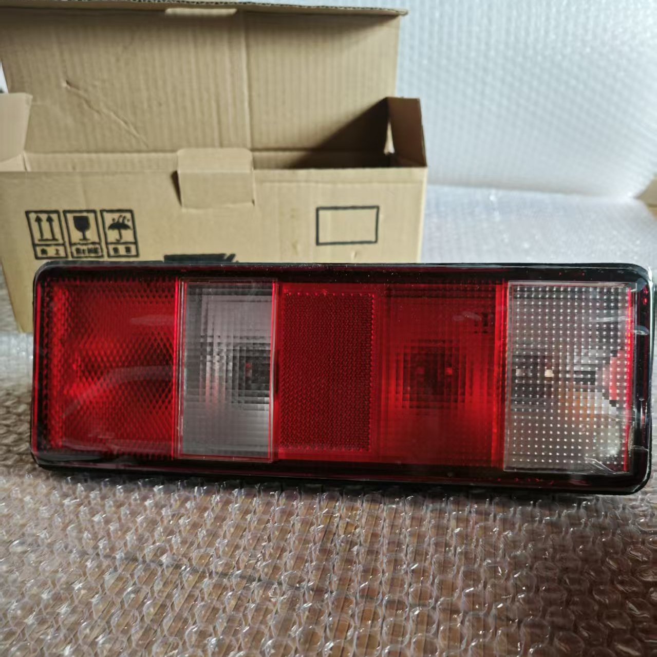 适配华晨鑫源金杯T30T32T50T52S后尾灯总成货车倒车刹车灯泡配件 - 图0