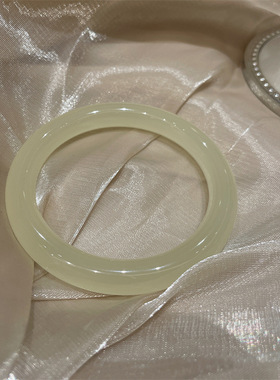 晴水湖水绿手镯圆条少女款冰种阿