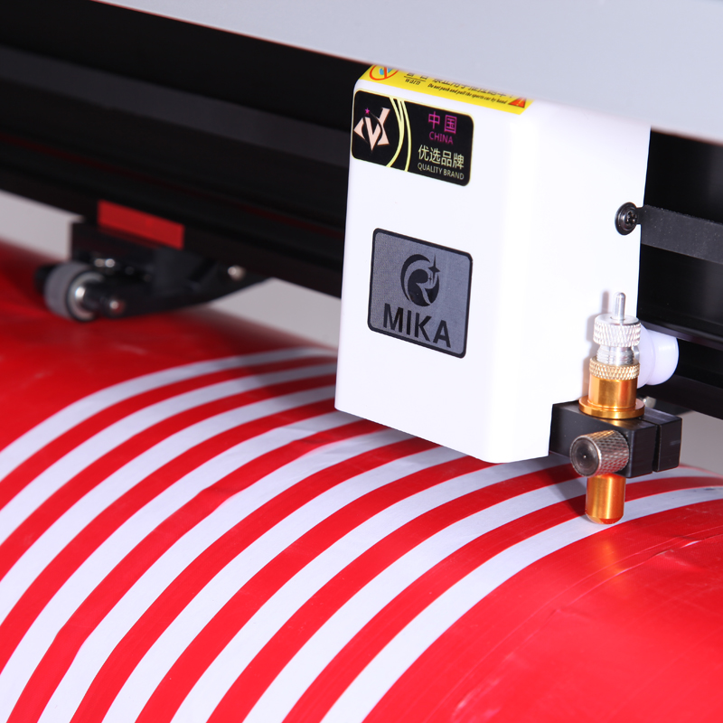 MIKA米卡电脑自动巡边刻字机不干胶模切机1.2米割字介字机刻绘机 - 图1