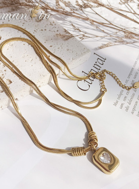 金色爱心吊坠钛钢中长款毛衣链