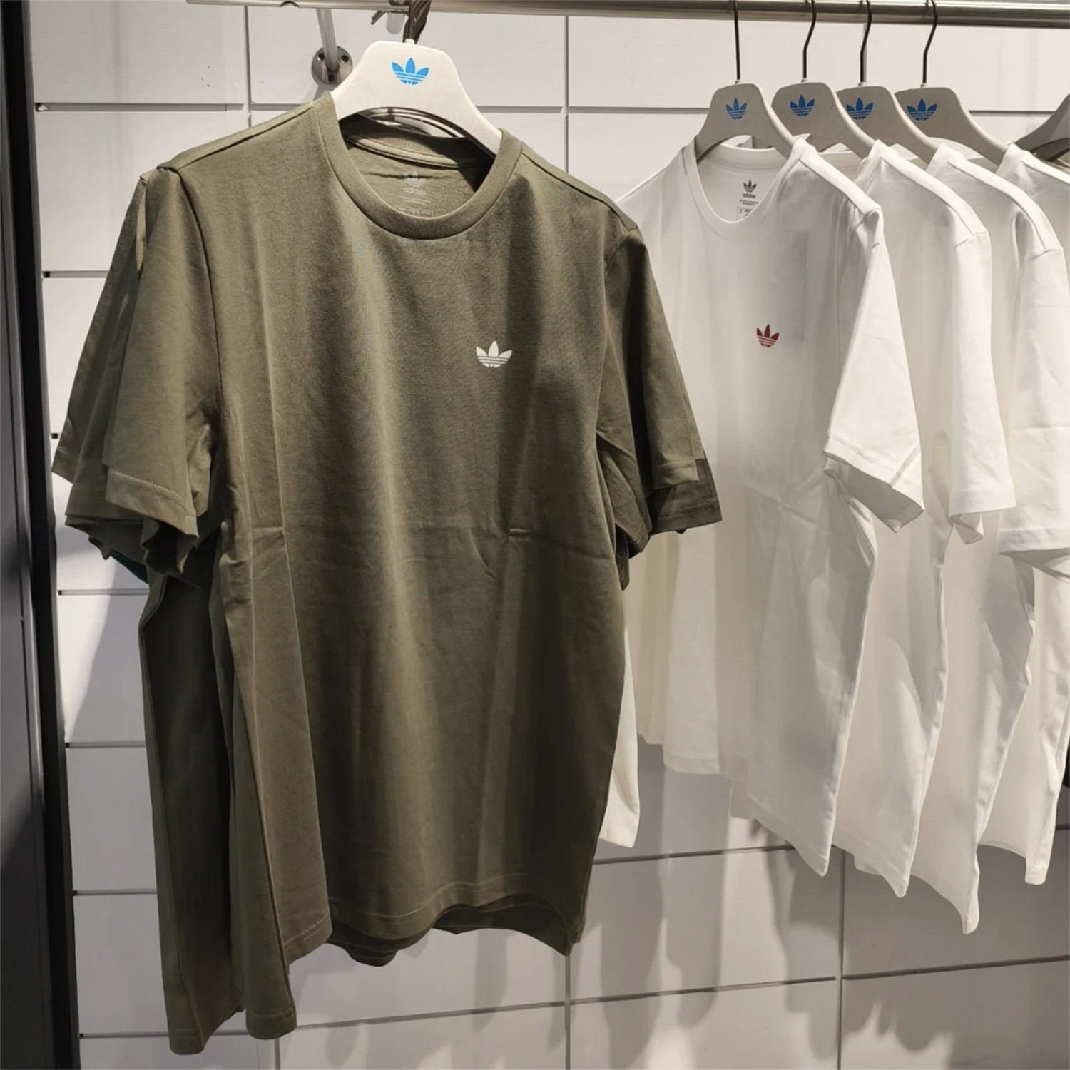 Adidas三叶草 男女运动休闲潮流印花宽松短袖T恤 JD2796 JD2797,淘宝优惠券,粉丝福利购,淘宝优惠卷