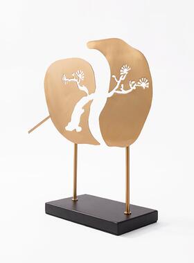 新中式镂空梅花金属摆件