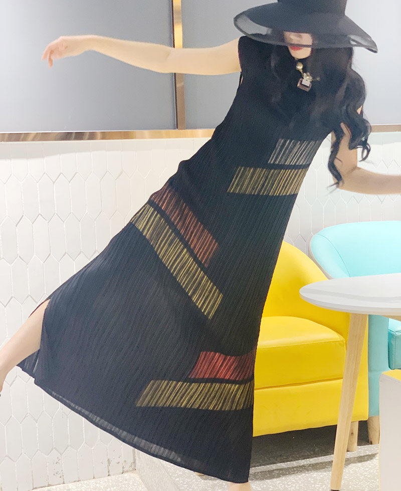 2020夏新品三宅无袖烫金褶皱连衣裙 三宅褶皱女装设计连衣裙