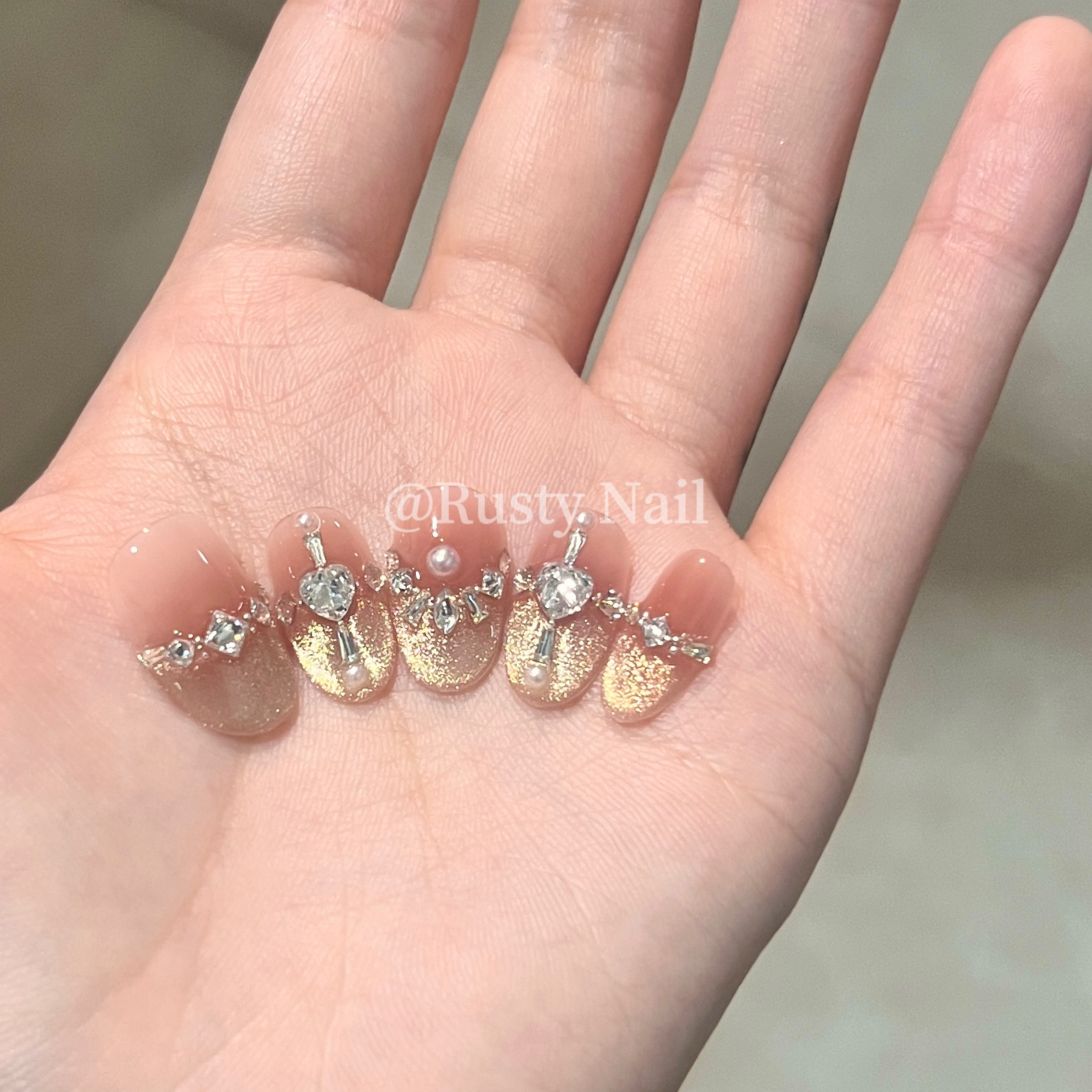 【现货】富家千金招财金色猫眼法式手工穿戴甲爆闪锆石钻美甲贴片,淘宝优惠券,粉丝福利购,淘宝优惠卷