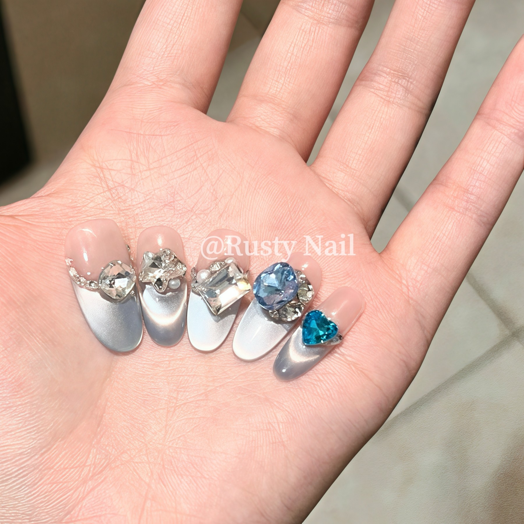 【现货】蓝色千金感爆闪法式猫眼纯手工穿戴甲带钻高级感美甲贴片,淘宝优惠券,粉丝福利购,淘宝优惠卷