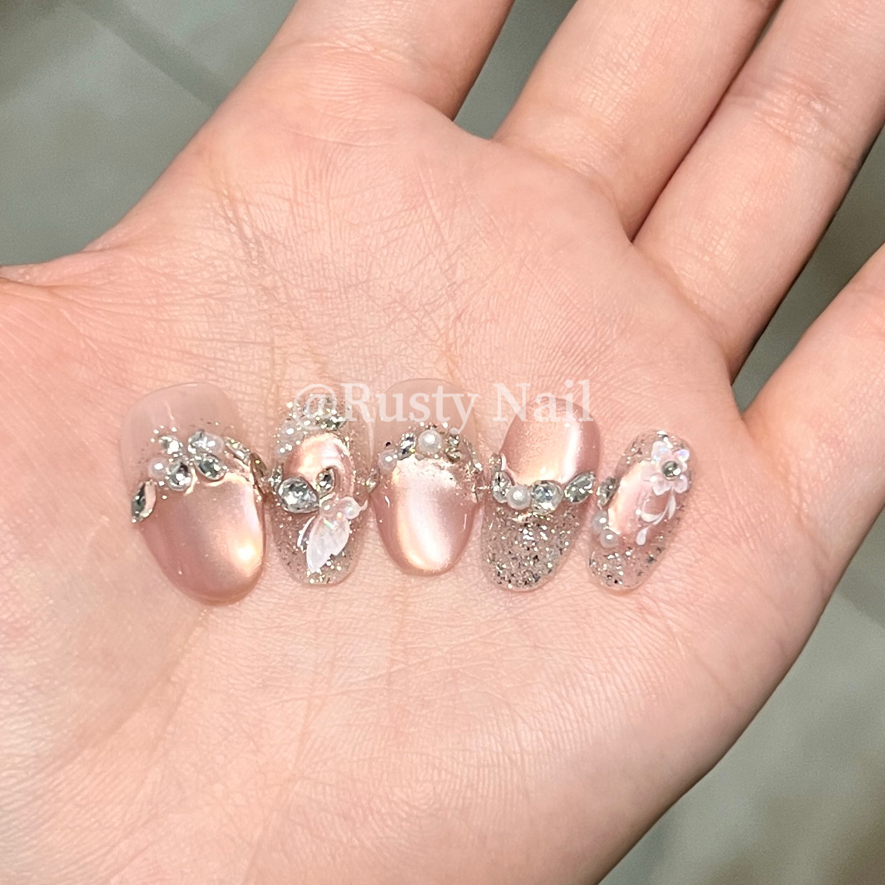 【现货】纯欲显白冰透粉色猫眼纯手工穿戴甲爆闪亮片长款美甲贴片,淘宝优惠券,粉丝福利购,淘宝优惠卷