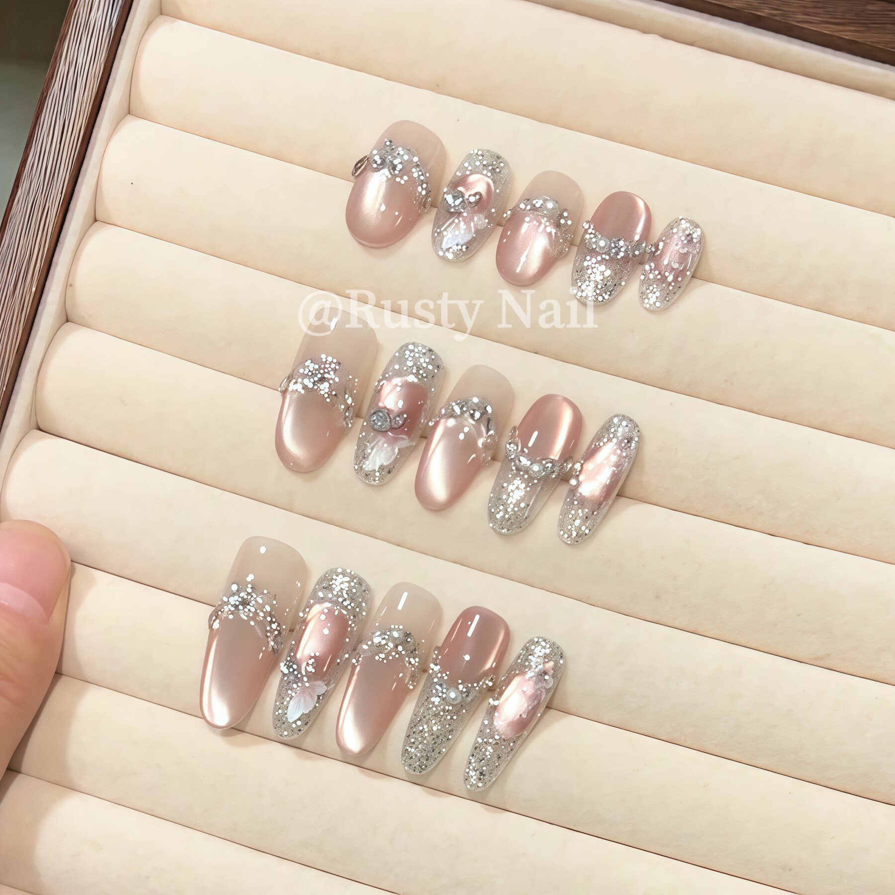 【现货】纯欲显白冰透粉色猫眼纯手工穿戴甲爆闪亮片长款美甲贴片,淘宝优惠券,粉丝福利购,淘宝优惠卷