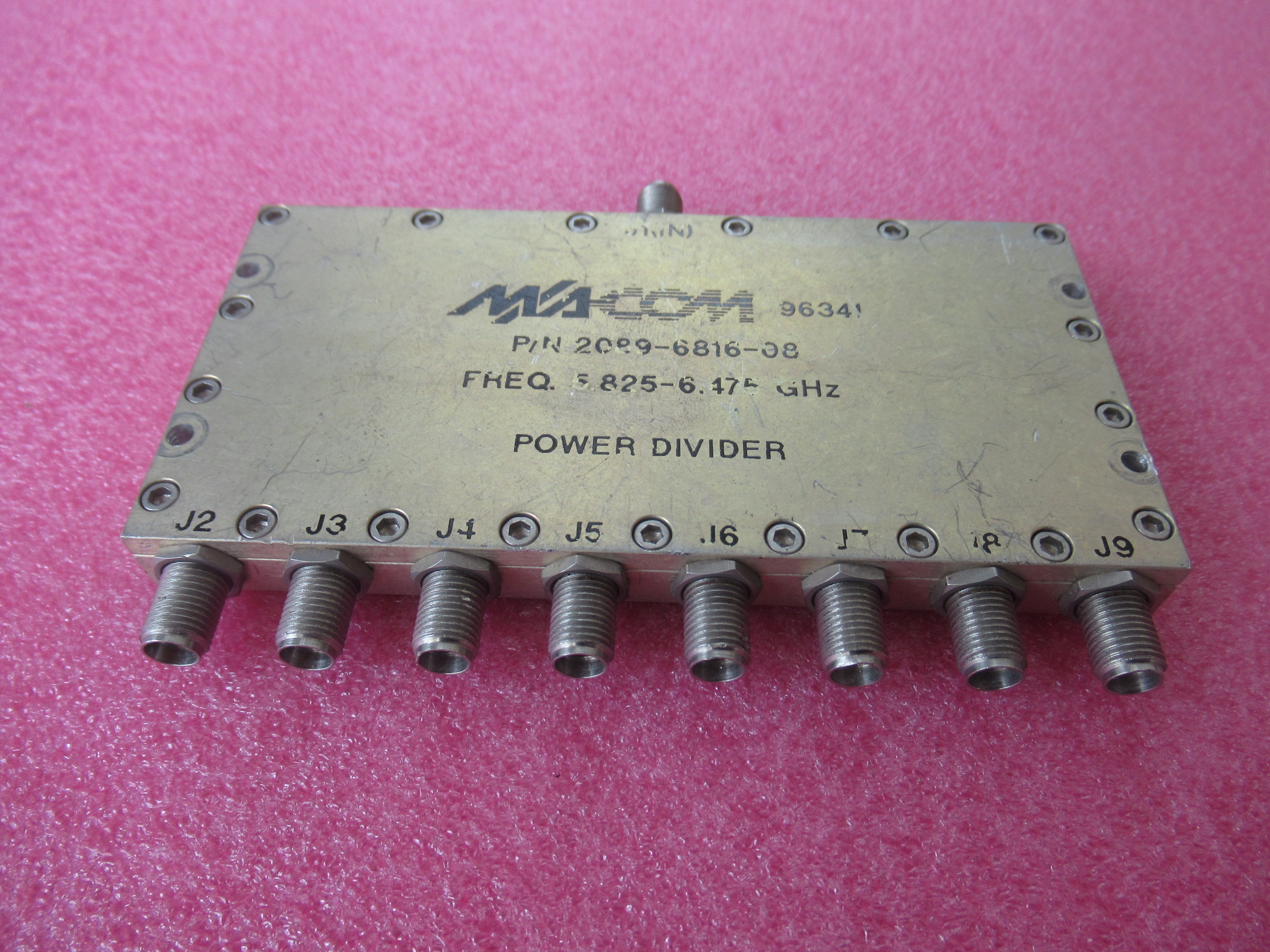 M/A-COM 2089-6816-08 2-8GHz 隔离度大于19dB 一分八射频功分器 - 图0