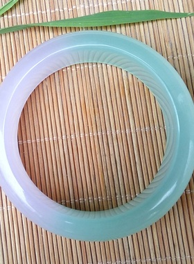 天然粉绿双色玉髓手镯
