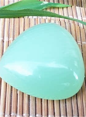 天然心形绿纹石吊坠珍藏品