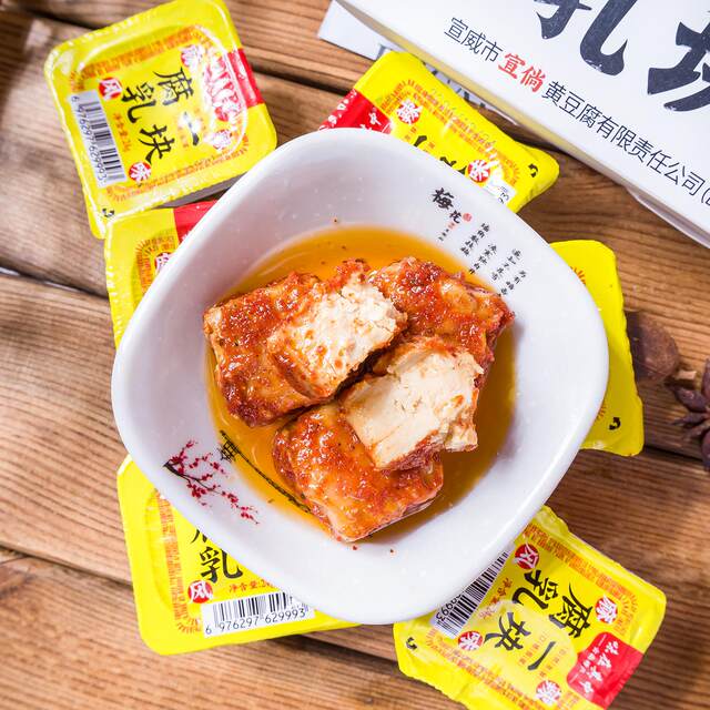 Yunnan specialty authentic spicy oil fermented bean curd served with hot pot dipped in water and seasoned with green food braised fermented bean curd