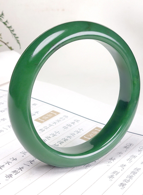 收藏级和田碧玉菠菜绿女款玉镯