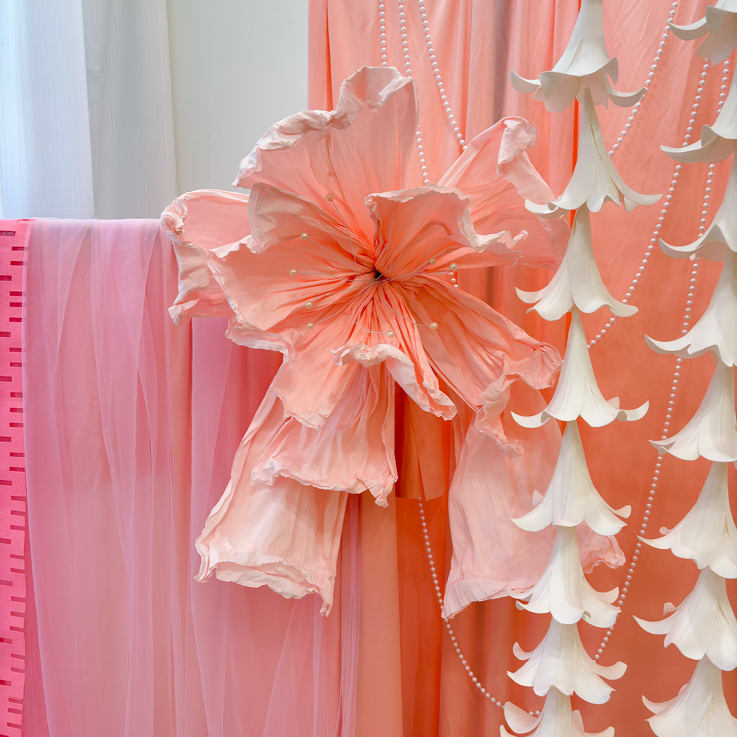 婚房布置生日场景装饰森系奶油布幔户外婚礼百合花艺纱幔粉色支架,淘宝优惠券,粉丝福利购,淘宝优惠卷