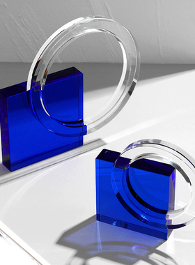 意式风样板间书房蓝色水晶摆件