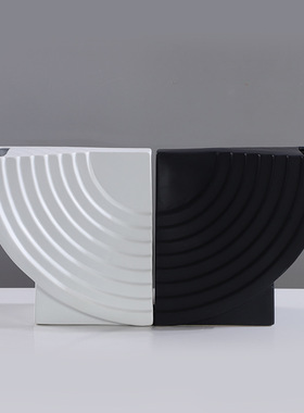 轻奢风售楼处几何黑白软装饰品