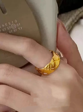 光面菱形纹沙金戒指仿真黄金色指环欧美简约时尚女款ins嘻哈指环