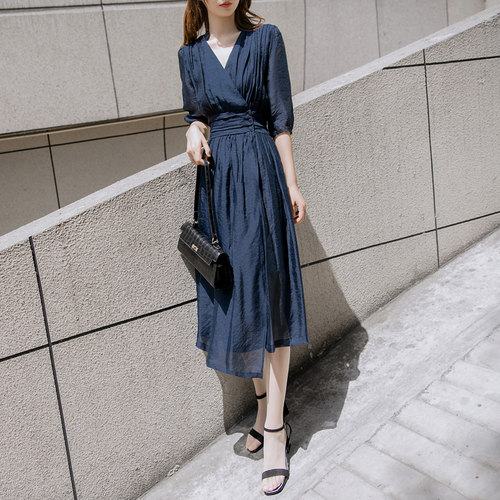 藏蓝色V领别致高级感连衣裙女夏2026气质收腰泡泡袖天丝仙女长裙 - 图0