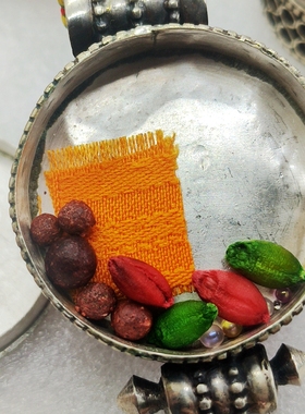 纯银镶嵌宝石嘎乌盒纯银情侣