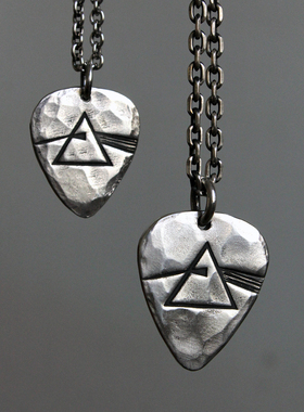 平克月之暗面足银手打拨片项链