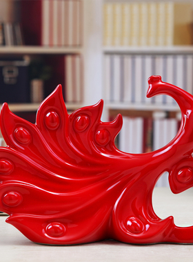 家装婚房陶瓷红白孔雀开屏摆件