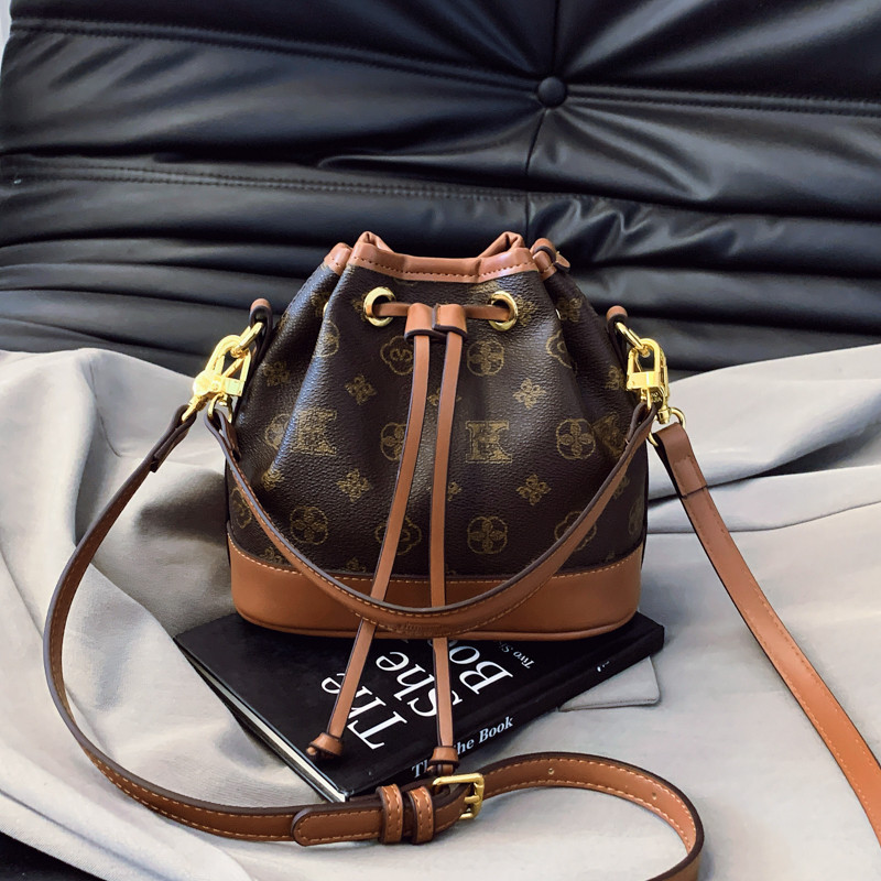 小众设计包包女2025新款时尚老花抽绳水桶包高级感女士单肩斜挎包,淘宝优惠券,粉丝福利购,淘宝优惠卷