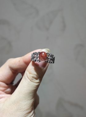 2025新品小众ins红玛瑙轻奢蕾丝开口调节戒指水晶饰品