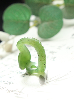和田玉碧玉灵蛇戒指手工精雕原创苹果绿生肖蛇指环女士18mm蛇戒