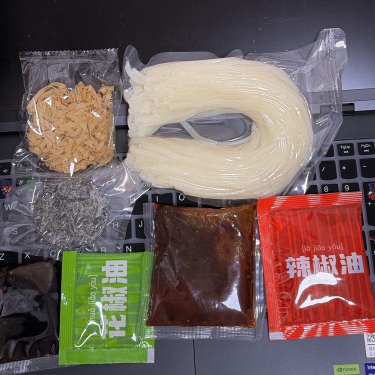 东北版云南特产过桥米线真空袋装麻辣调料砂锅方便速食土豆粉包邮