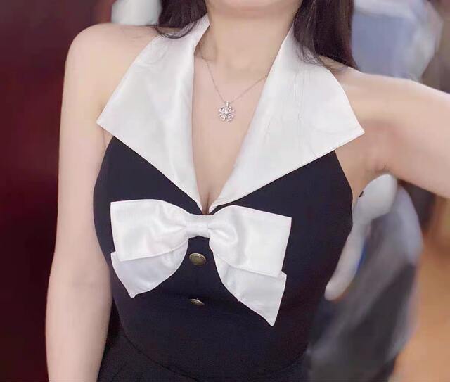 Bow tie ສີ contrasting ການອອກແບບຄໍ halter