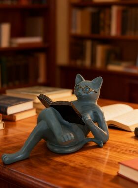 闲情逸致翘着二郎腿眼睛猫咪摆件