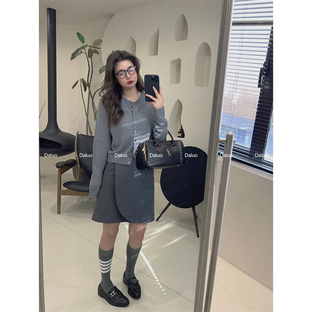 Daluo 100% wool base versatile round neck and long sleeve knitted cardigan short sweater