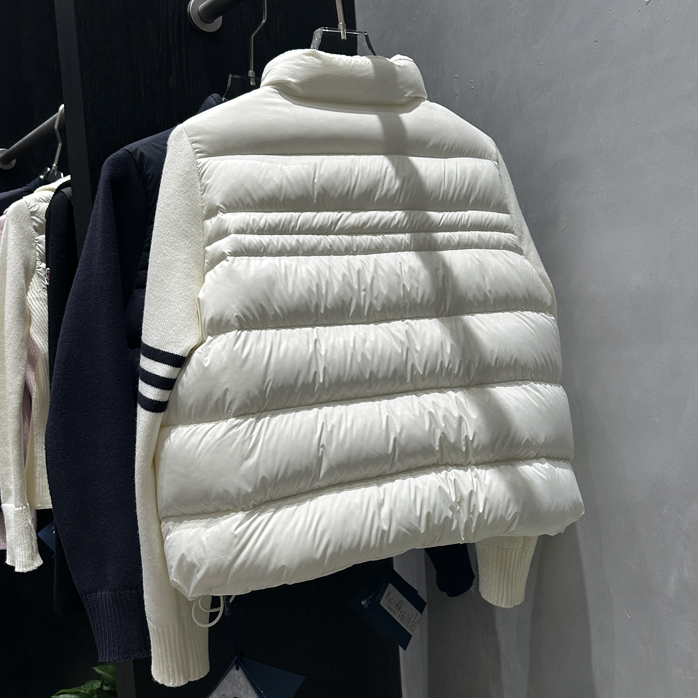 90%鸭绒立领短款轻薄羽绒服女2025秋冬新款针织袖运动棒球服外套 - 图3