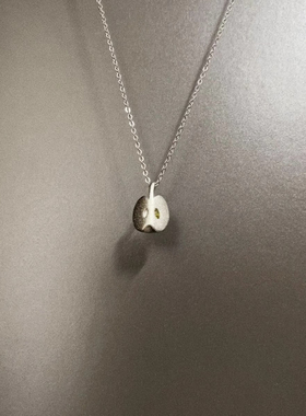 Heureusement苹果吊坠项链配饰女个性锁骨链高级感轻奢小众毛衣链