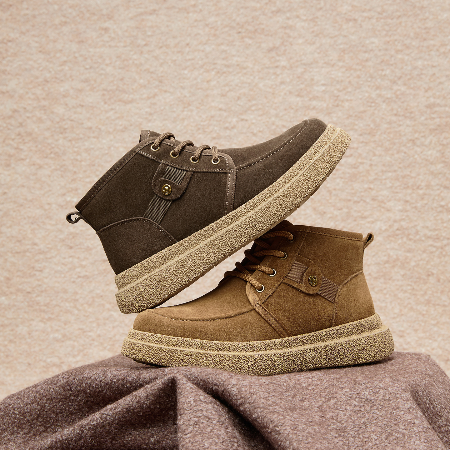 百思图25冬季商场新款加绒雪地靴时尚保暖户外棉鞋男短靴W2670DD5 - 图1