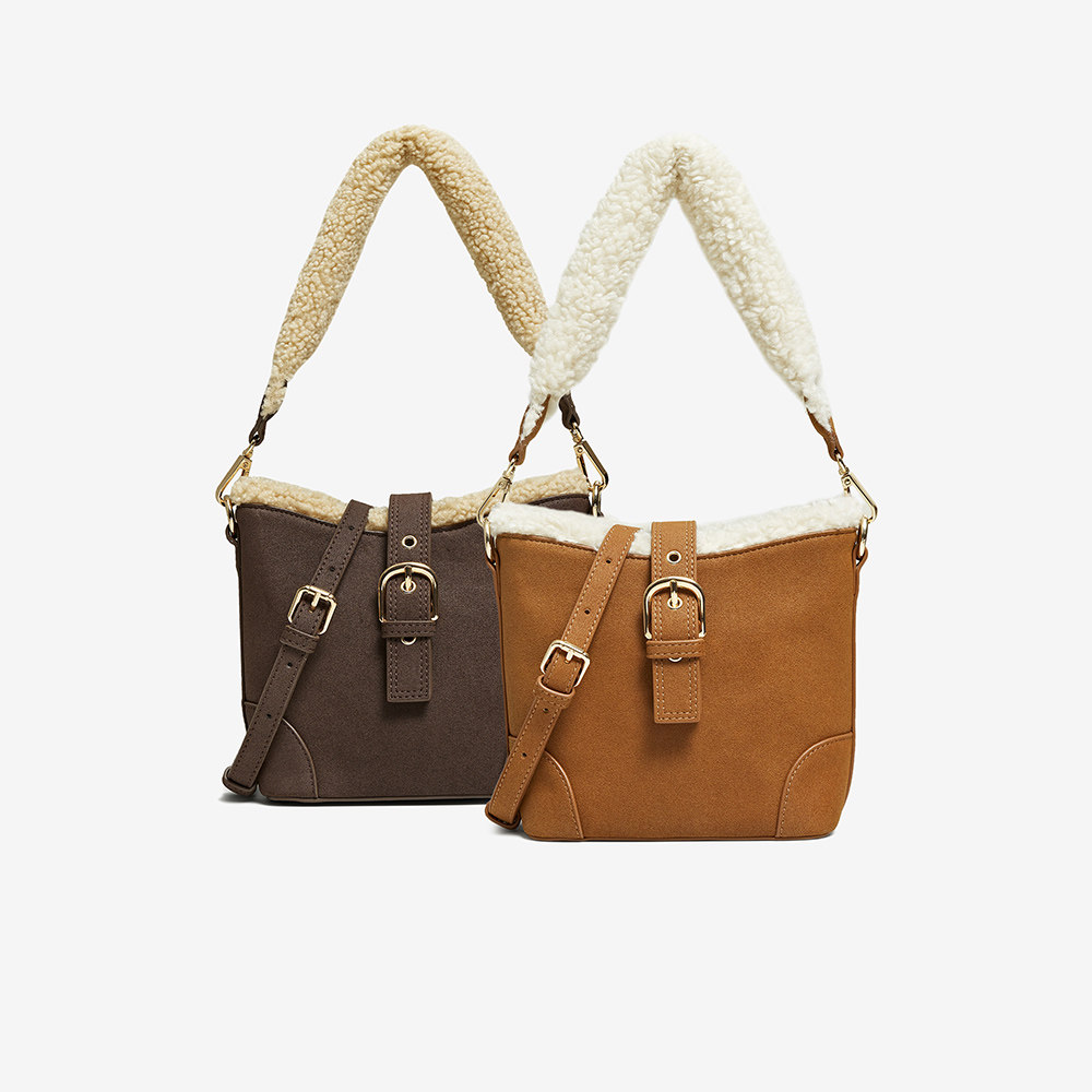 百思图25冬季商场新款加绒水桶包时尚潮流小包包通勤女包JA173DX5,淘宝优惠券,粉丝福利购,淘宝优惠卷