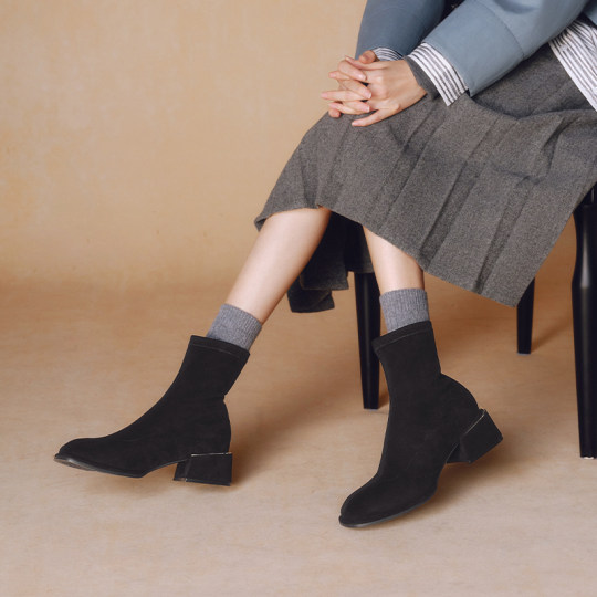 百思图冬商场新款法式绒面弹力瘦瘦靴加绒粗跟女短靴E0283DD4