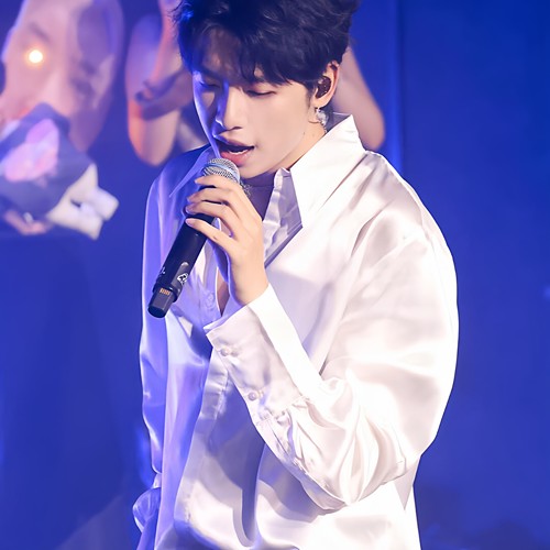 周深明星同款手工钉珠短款男士西装春秋季舞台演出服手工花朵外套 - 图0