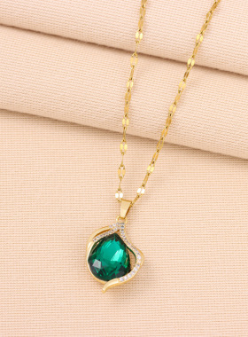 轻奢设计感复古绿水晶水滴形吊坠钛钢项链锁骨链饰品女小众高级感