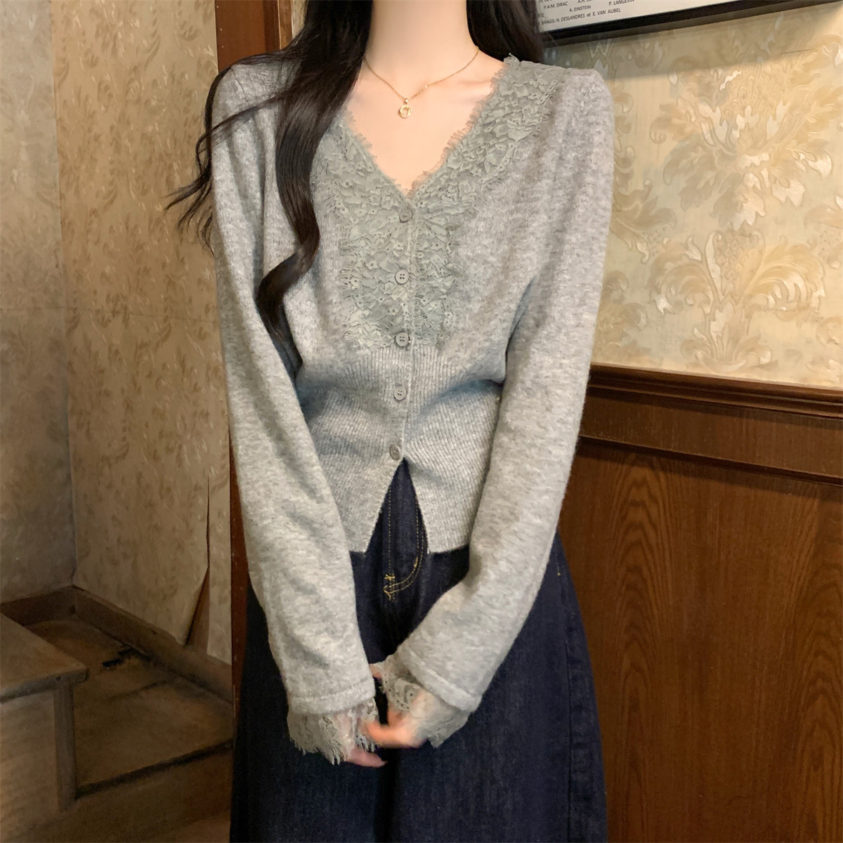 秋冬季韩系v领上衣蕾丝拼接温柔风设计感针织开衫长袖毛衣外套女,淘宝优惠券,粉丝福利购,淘宝优惠卷