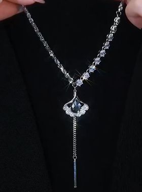 银杏叶项链女轻奢小众毛衣链秋冬新款高级感锁骨链个性吊坠冷淡风