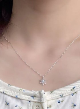 S999足银雪花圣诞节ins轻奢女士锁骨短项链小众设计感精致2025年
