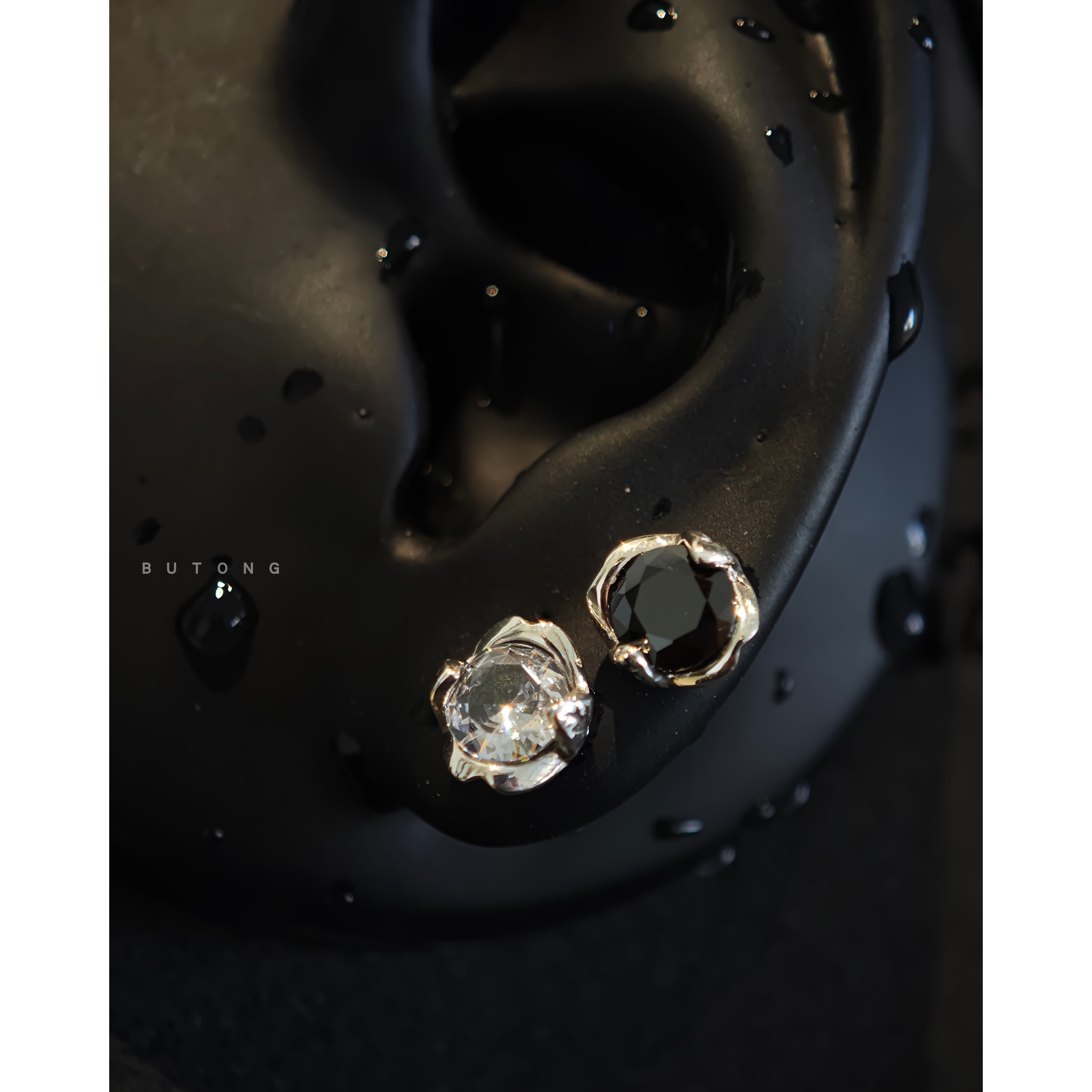 不同银匠 复古925纯银白水钻黑锆石耳钉叶子简约男嘻哈养耳洞耳饰 - 图2