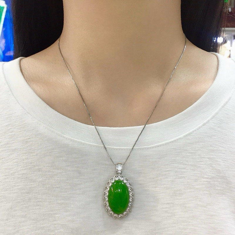 Fashionable Hetian jade gold and jade necklace for wife